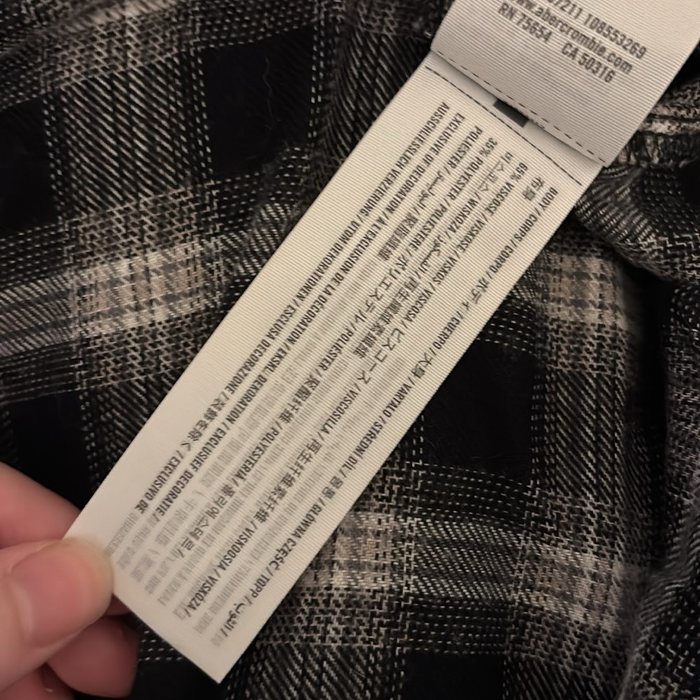 women’s hollister button up flannel - Picture 4 of 5
